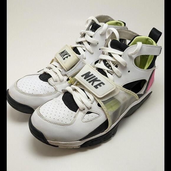 Athletic_Shoes